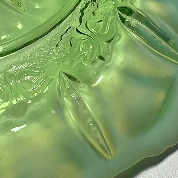 Vintage Jefferson Glass Green Opalescent Iris Meander Fleur de Lis Dish 7 Inches - Picture 6 of 9